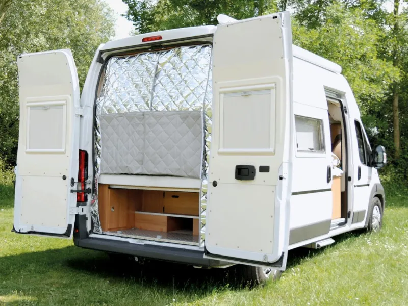 Innenansicht eines mit der Clairval Thermicamp® DOOR ausgestatteten Kastenwagens