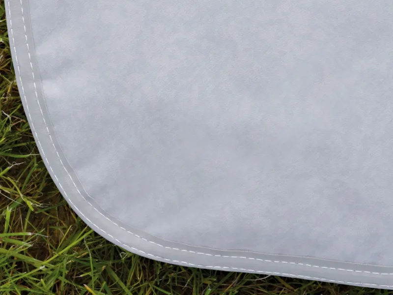 Die Hülle des Isoval® aus synthetischem Textil ist 100% wasserundurchlässig und pflegeleicht